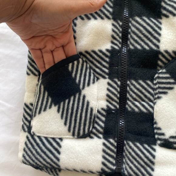 U.S. POLO ASSN. Buffalo checked black white fleece puff vest country farm sz 2T - Picture 2 of 5